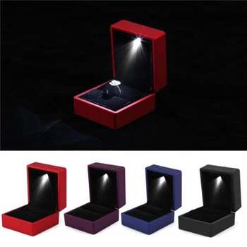 2019 Kreatívny krúžok display box náhrdelník s príveskom, podržte box s LED svetlá módne tvorivé jednoduché jednofarebné roztomilé malé prenosné