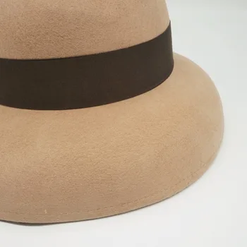 Francúzsky elegantné bell-tvarované klobúk Velvet pásky dekorácie retro ťavej vlny plstený klobúk žena British wild pôvodné Hepburn plstený klobúk