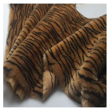 Leopard/tiger vzor umelú kožušinu textílie,cítil handričkou,na pozadí koberec gauč materiál,170 cm*50 cm/ks