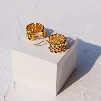 Nezávislý Dizajnér Moderné Twist Visieť Náušnice Geometrické Šperky Vynikajú Zlatý Strapec Náušnice Luxusné Bijoux Pre Dámy