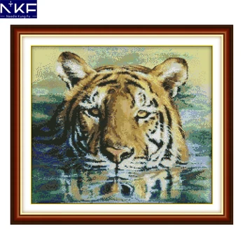 NKF Tiger Vo Vode Vzor Čínske Maľby Počítajú alebo Pečiatkou 11CT14CT DIY Sady Cross Stitch Výšivky, Výšivky Sady