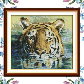 NKF Tiger Vo Vode Vzor Čínske Maľby Počítajú alebo Pečiatkou 11CT14CT DIY Sady Cross Stitch Výšivky, Výšivky Sady