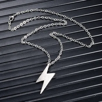 Nové Trendy Retro Lightning Náhrdelník Prívesok pre Mužov Zlata, Čierna Farba, Náhrdelníky Skrutka Thunder Flash Kúzlo Muž Šperky